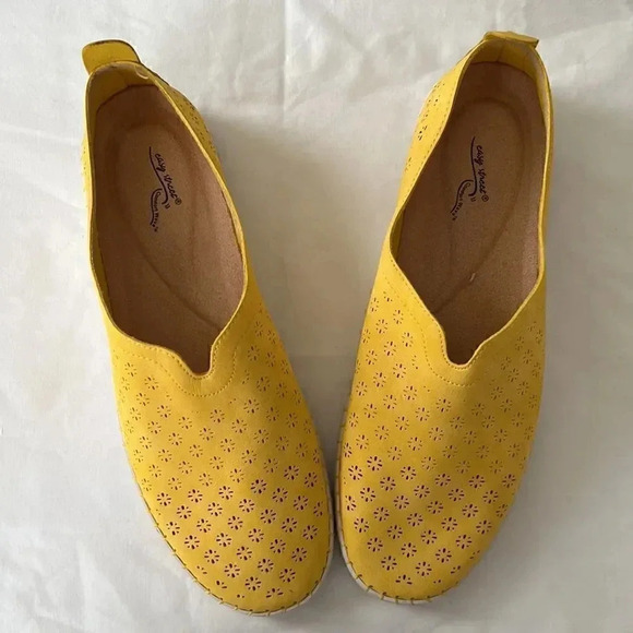 Easy Street size 11 flexible Comfort Athleisure
Slip Ons - Picture 3 of 6
